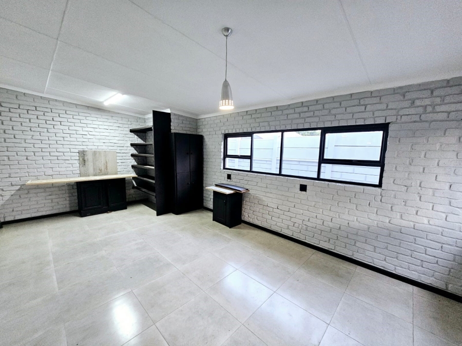 5 Bedroom Property for Sale in Stilbaai Wes Western Cape